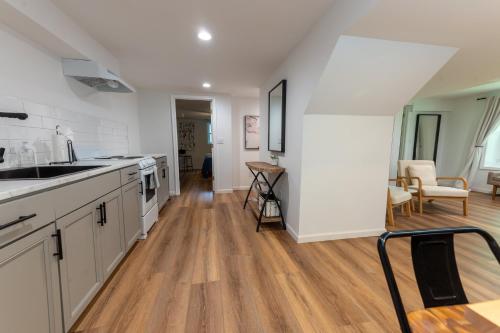 Newly-renovated 5BR home near UVA, Downtown, i64 Newly-renovated 5BR home near UVA, Downtown, i64