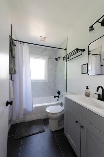 Newly-renovated 5BR home near UVA, Downtown, i64 Newly-renovated 5BR home near UVA, Downtown, i64