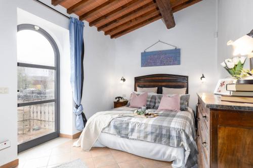 1 queen bed, 2 twin beds