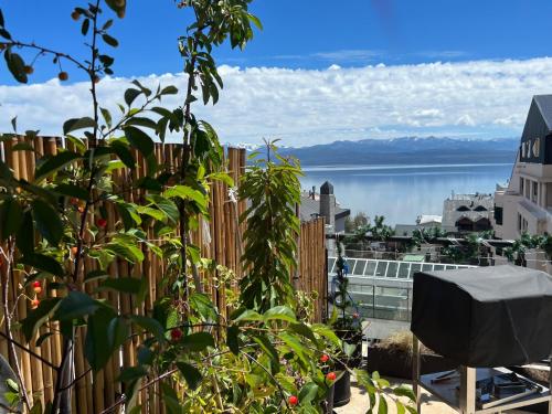 Apartment with Lake View