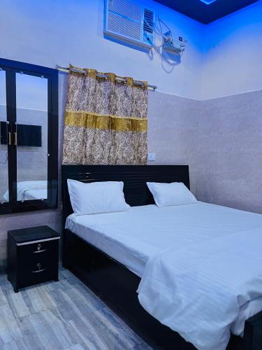Saroja paying guest house - Varanasi