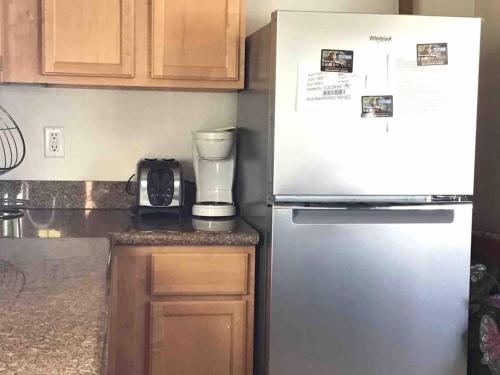 Min to Downtown/Beach/Parks Free Parking Sleep 3+ thumb 2