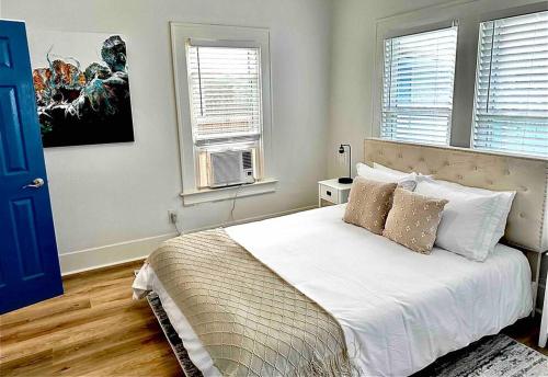 Luxury 1 Bd Montrose - Genova at The Italian Plaza - image 3
