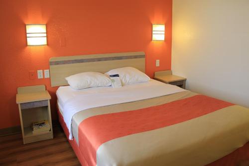 Motel 6-Enfield, CT - Hartford Stop at Motel 6 Hartford - Enfield to discover the wonders of Enfield (CT). Offering a variety of facilities and services, the hotel provides all you need for a good nights sleep. 24-hour front desk,