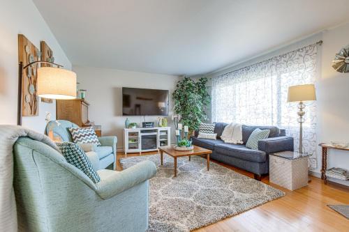 Lakewood Home with Patio, 10 Mi to Downtown Denver! in Lakewood, USA