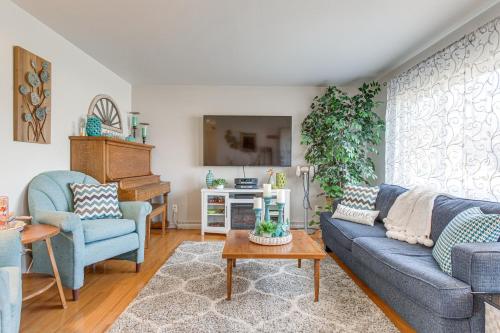 Lakewood Home with Patio, 10 Mi to Downtown Denver! in Lakewood, USA