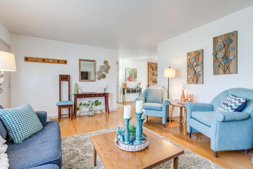 Lakewood Home with Patio, 10 Mi to Downtown Denver! in Lakewood, USA
