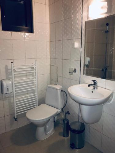 Triple Room with Balcony image 10