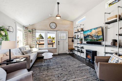 Sweet Seaview Home: Near Beach & Trailhead! in 埃華高 (WA)