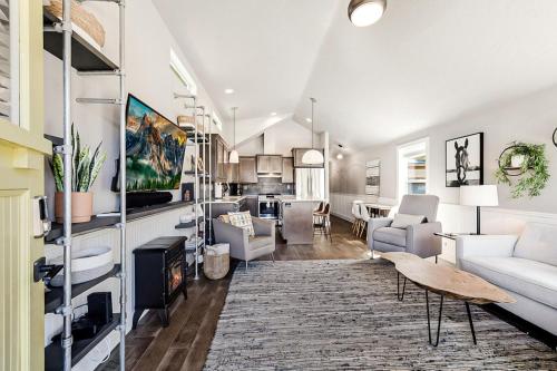 Sweet Seaview Home: Near Beach & Trailhead! in 埃華高 (WA)