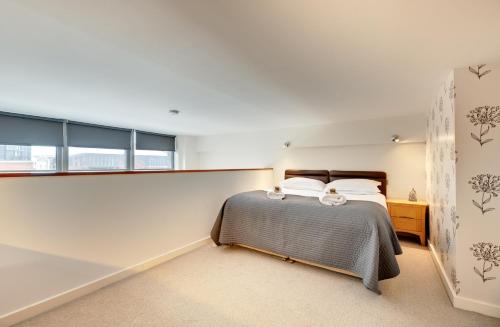Week2Week Newcastle City Centre Apartment - image 2