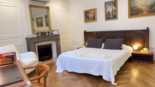 Chambre de charme au coeur du vieux Valence -Confort & Calme 5
