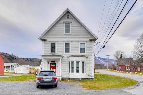 Ludlow Townhome 3 Mi to Okemo Mountain! in Ludlow, USA