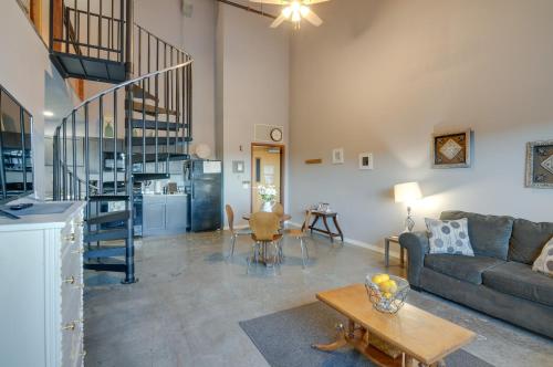 Del Norte Apartment with Loft, Walk to Downtown!