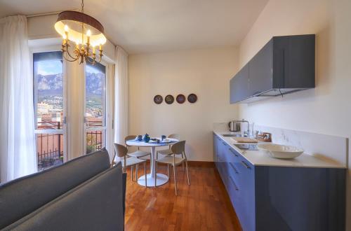 廚房, Verde Acqua two Apartments in 萊可