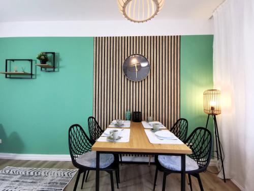 One-Bedroom Apartment image 9