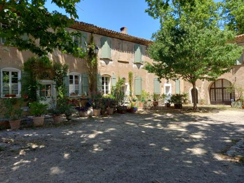 L'Armandière, maison de caractère où règne calme et sérénité.