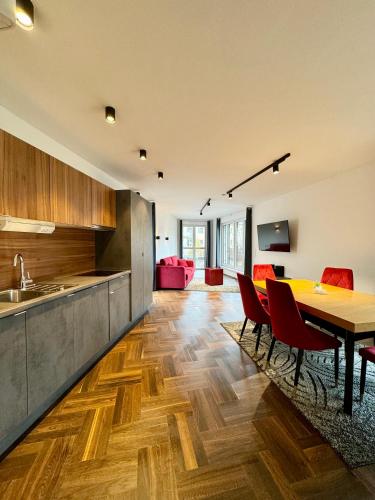 Möblierte Wohnung + Parkplatz und Terrasse, Wiedeń