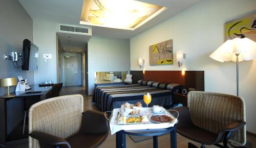 room detail thumbnail 1