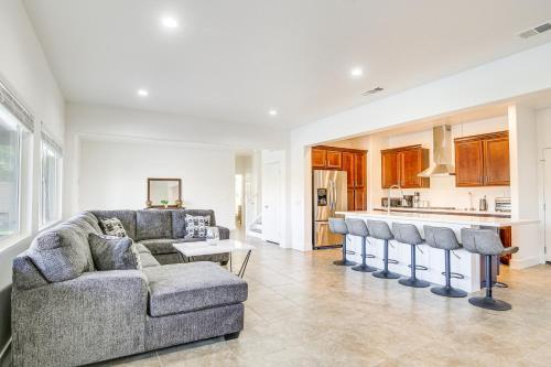 Pet-Friendly Indio Home Pool, Jacuzzi and Fire Pit! in Indio, USA