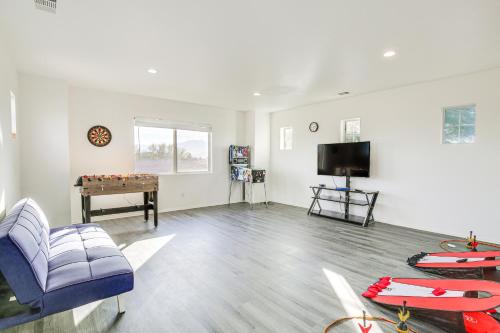 Pet-Friendly Indio Home Pool, Jacuzzi and Fire Pit! in Indio, USA