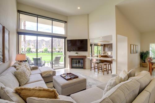 La Quinta Abode - Patio, Pools and Golf Course Views in La Quinta, USA