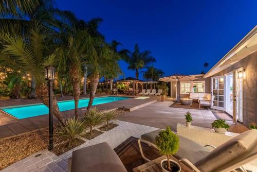 Tropical Palm Oasis Minutes from the Beach in Carpinteria, USA