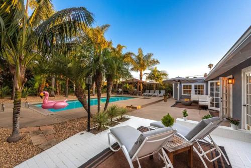 Tropical Palm Oasis Minutes from the Beach in Carpinteria, USA