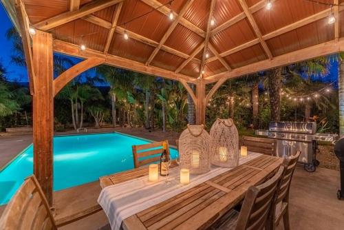 Tropical Palm Oasis Minutes from the Beach in Carpinteria, USA
