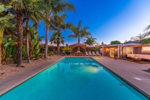Tropical Palm Oasis Minutes from the Beach in Carpinteria, USA