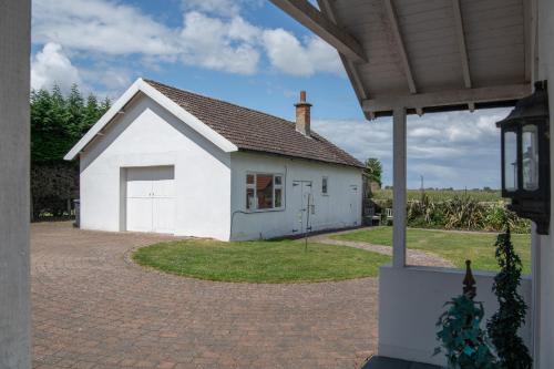 Green End House - image 3