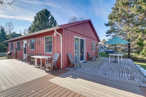 Cozy Markesan Cabin about 2 Mi to Green Lake Access! in Green Lake, USA