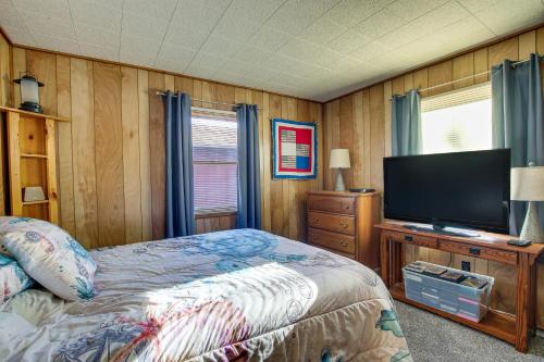 Cozy Markesan Cabin about 2 Mi to Green Lake Access! in Green Lake, USA