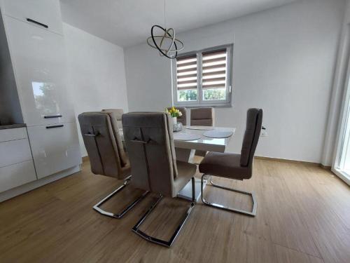 Ételek és italok, Villa Romansa in Milovcici