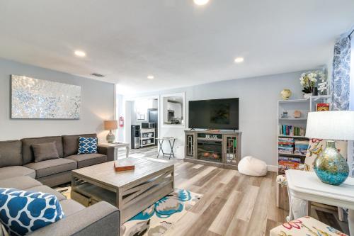 Seaside Retreat in Galveston Near Pleasure Pier!