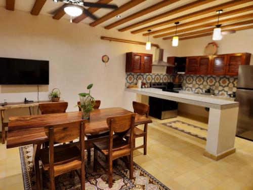 Shared lounge/TV area, Casa Pakal Valladolid in Valladolid