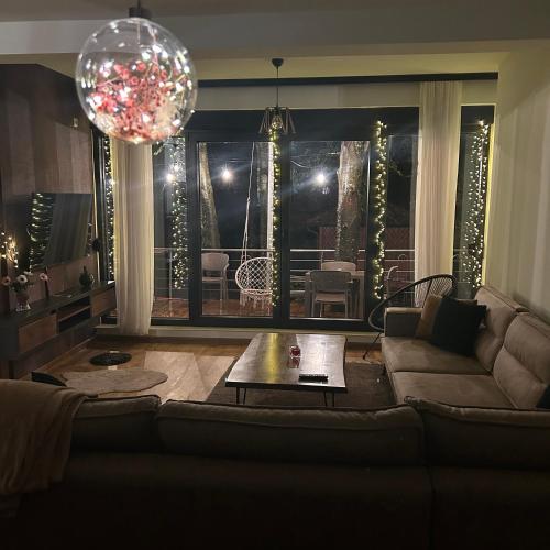 ห้องส่วนกลางสำหรับนั่งเล่น/ดูทีวี, Bonvillas Riverside Apartments - Large Terrace With Forest View - Brezovica in เปรวัลเล