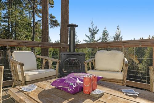 Albion Getaway - Ridge Views Hiking & Game Lounge in Little River (CA)
