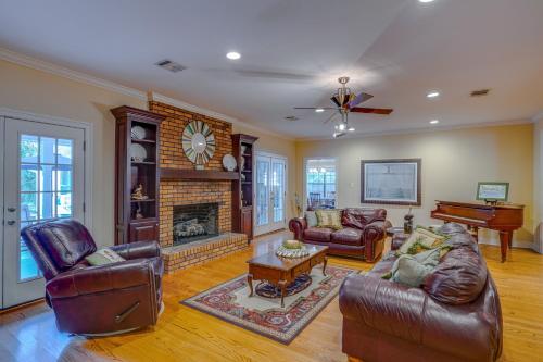 Yellow Adirondack Hideaway in Gulfport, USA
