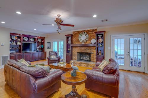 Yellow Adirondack Hideaway in Gulfport, USA