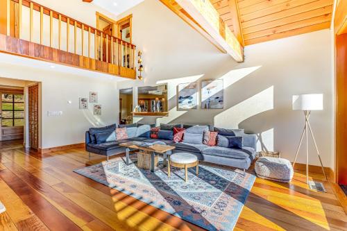Stunning 3BR with ridge top views and hot tub in Little River (CA)