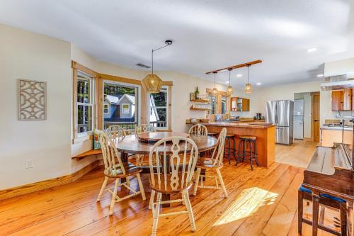 Stunning 3BR with ridge top views and hot tub in Little River (CA)