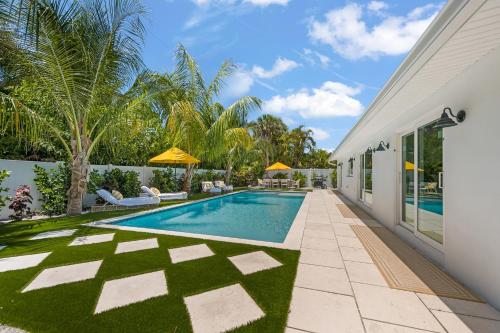 Serenity at Bay Palms image