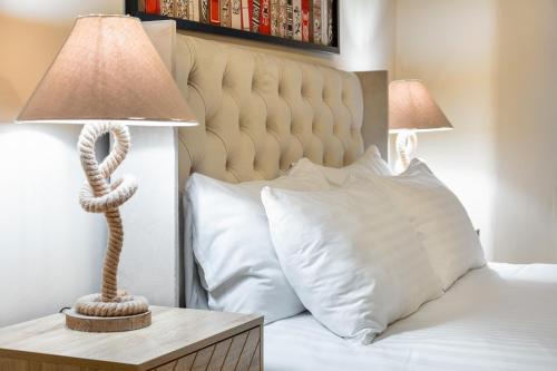 Picture of Elegant Kensington Apartment With Patio