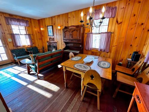 11G Quintessential New Engalnd Cottage with Fantastic Views! in Sugar Hill