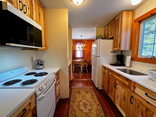 11G Quintessential New Engalnd Cottage with Fantastic Views! in Sugar Hill