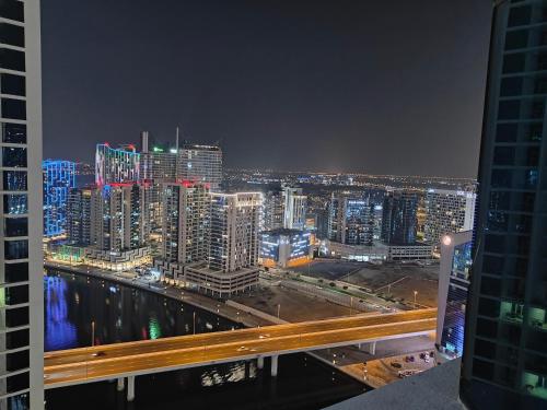 LeModCasa - Luxury smart Studio with Canal View Business Bay, Dubaj