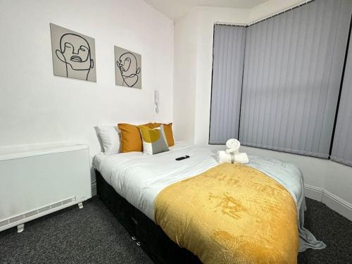 Cosy, fresh studio with Netflix - Apartment - Kidderminster