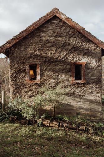 Hideaway Farmlet Romantic Cottage with Miniature Goats