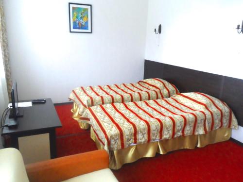 2 twin beds
